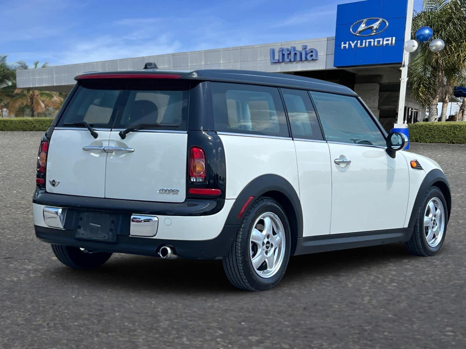 Used 2008 MINI Cooper Base with VIN WMWML335X8TJ46513 for sale in Fresno, CA