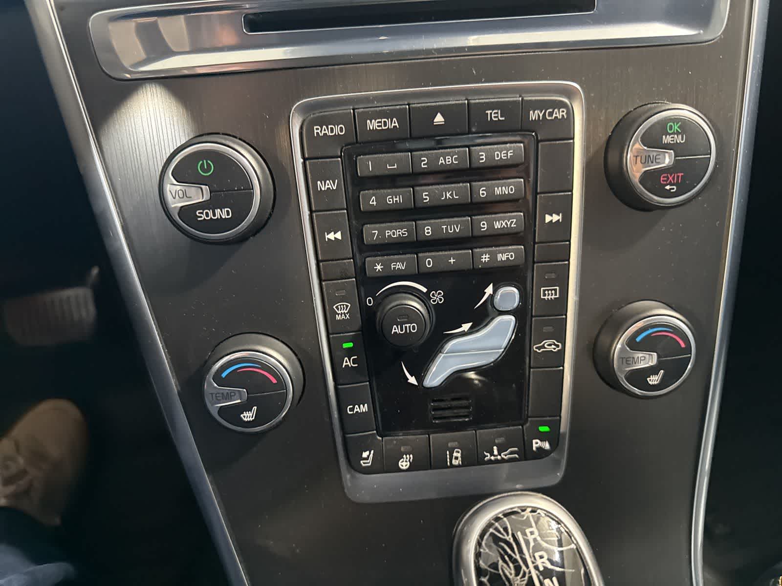 Thumbnail: 2015 Volvo XC60 - 25