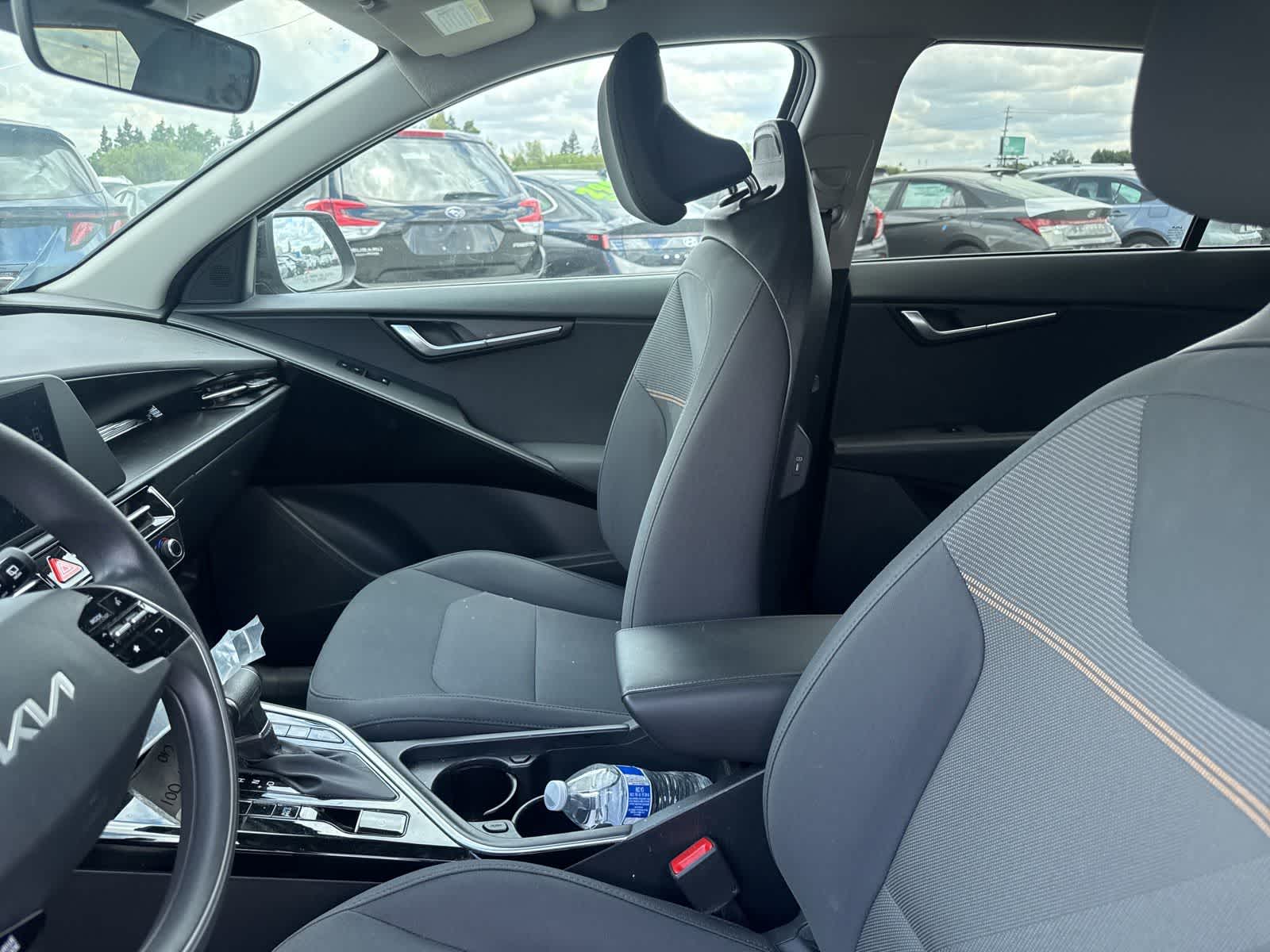 Thumbnail: 2023 Kia Niro - 18