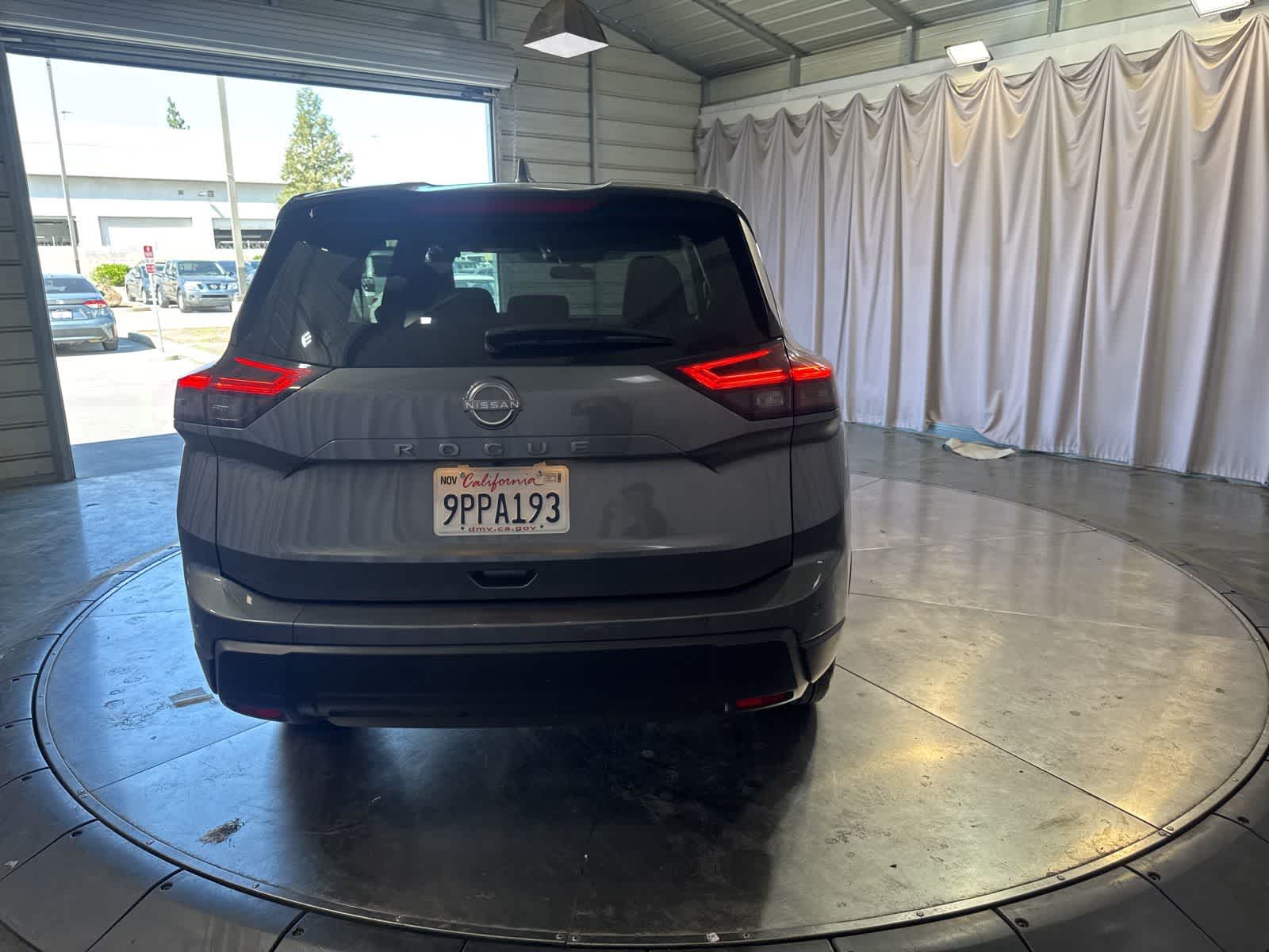 2025 Nissan Rogue SV photo 6
