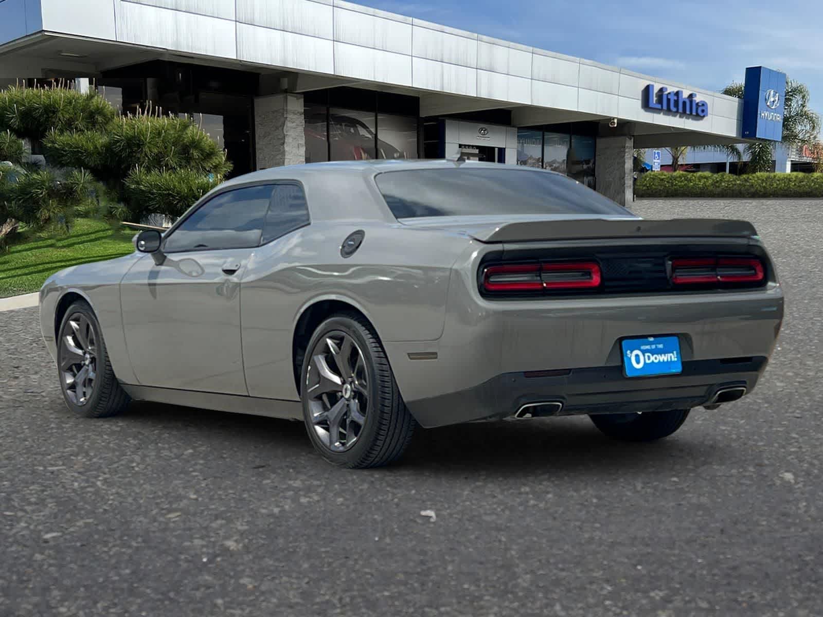 2017 Dodge Challenger SXT photo 6
