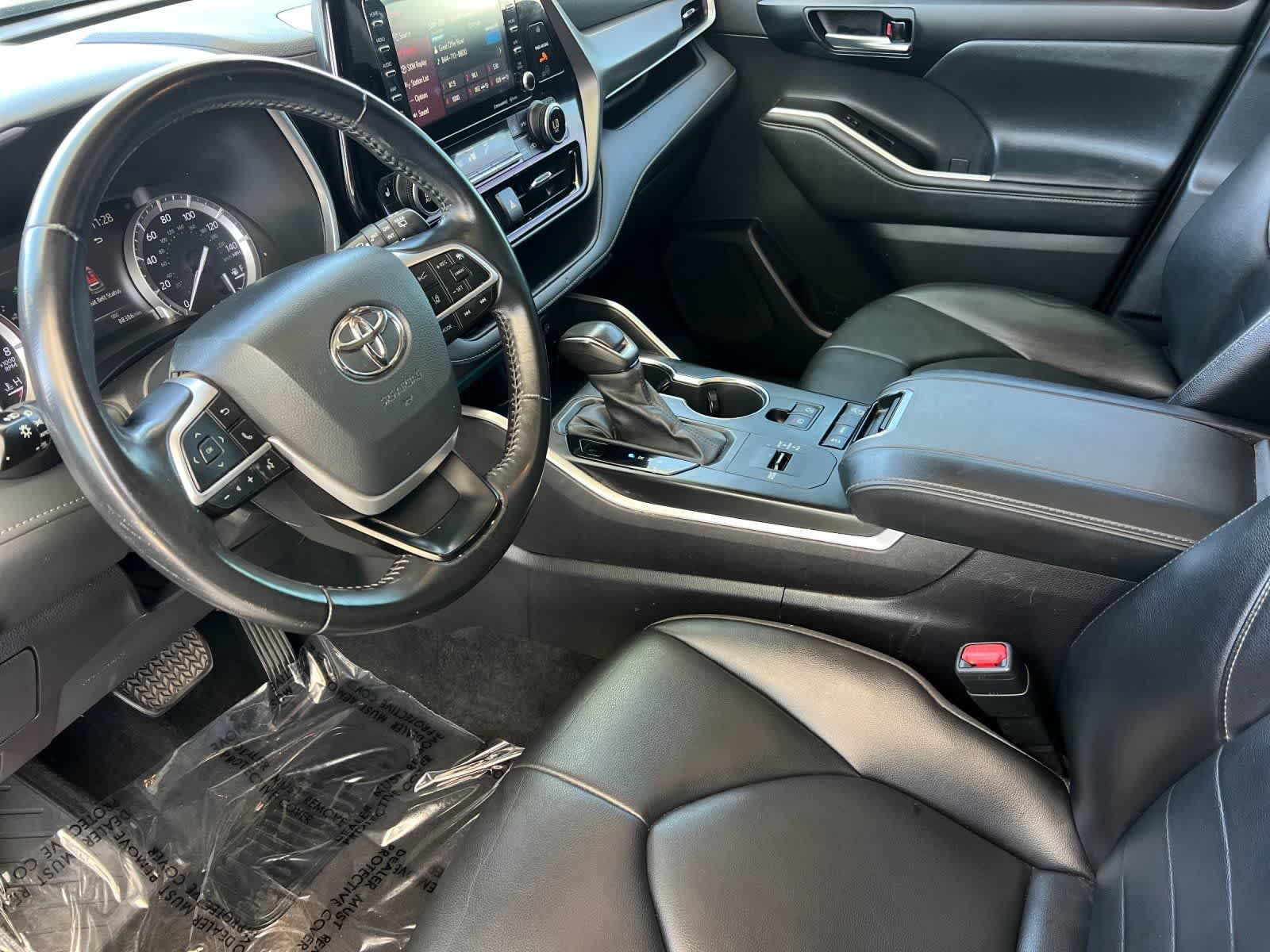 Thumbnail: 2022 Toyota Highlander - 11