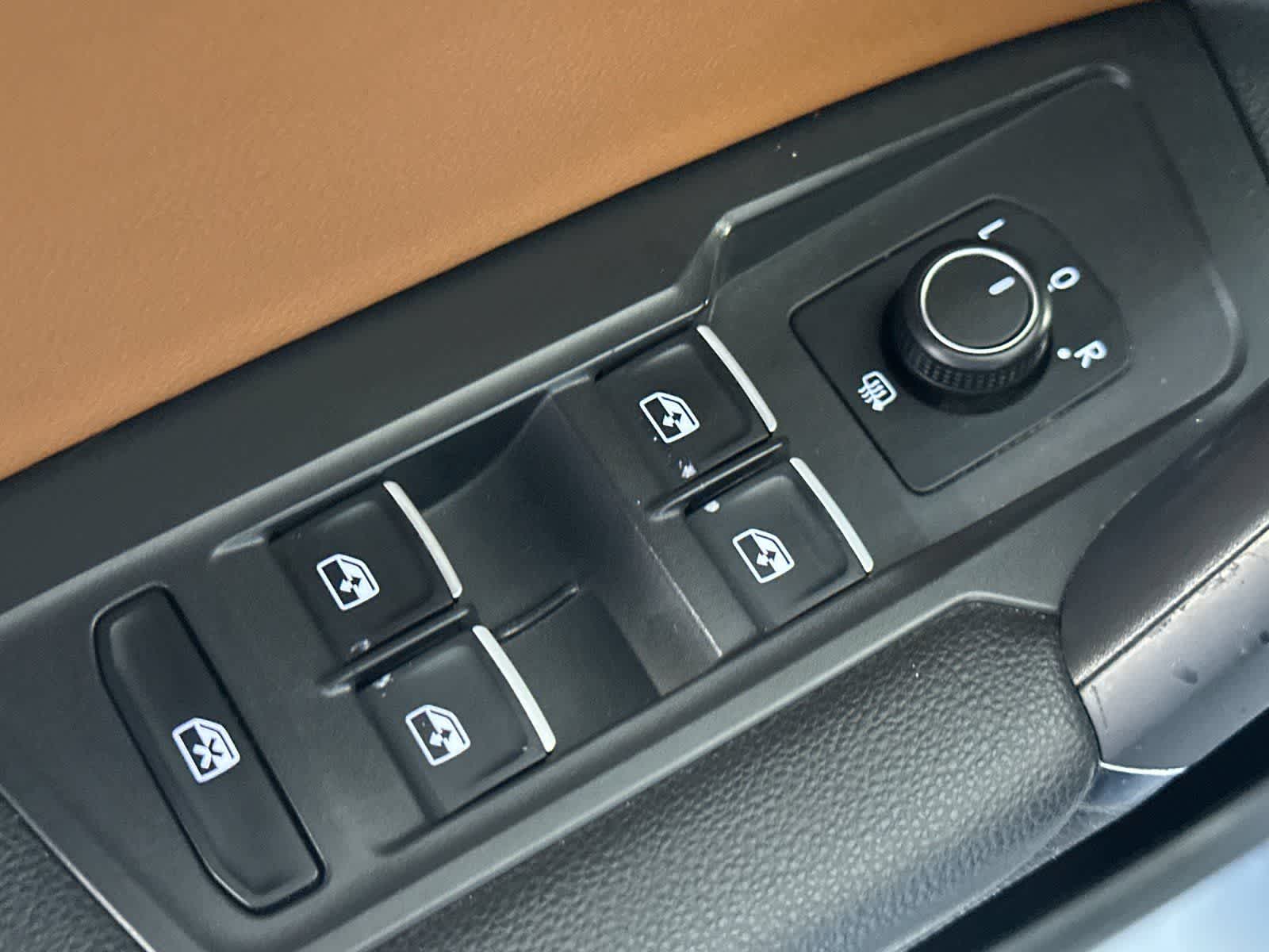 Thumbnail: 2018 Volkswagen Tiguan - 13