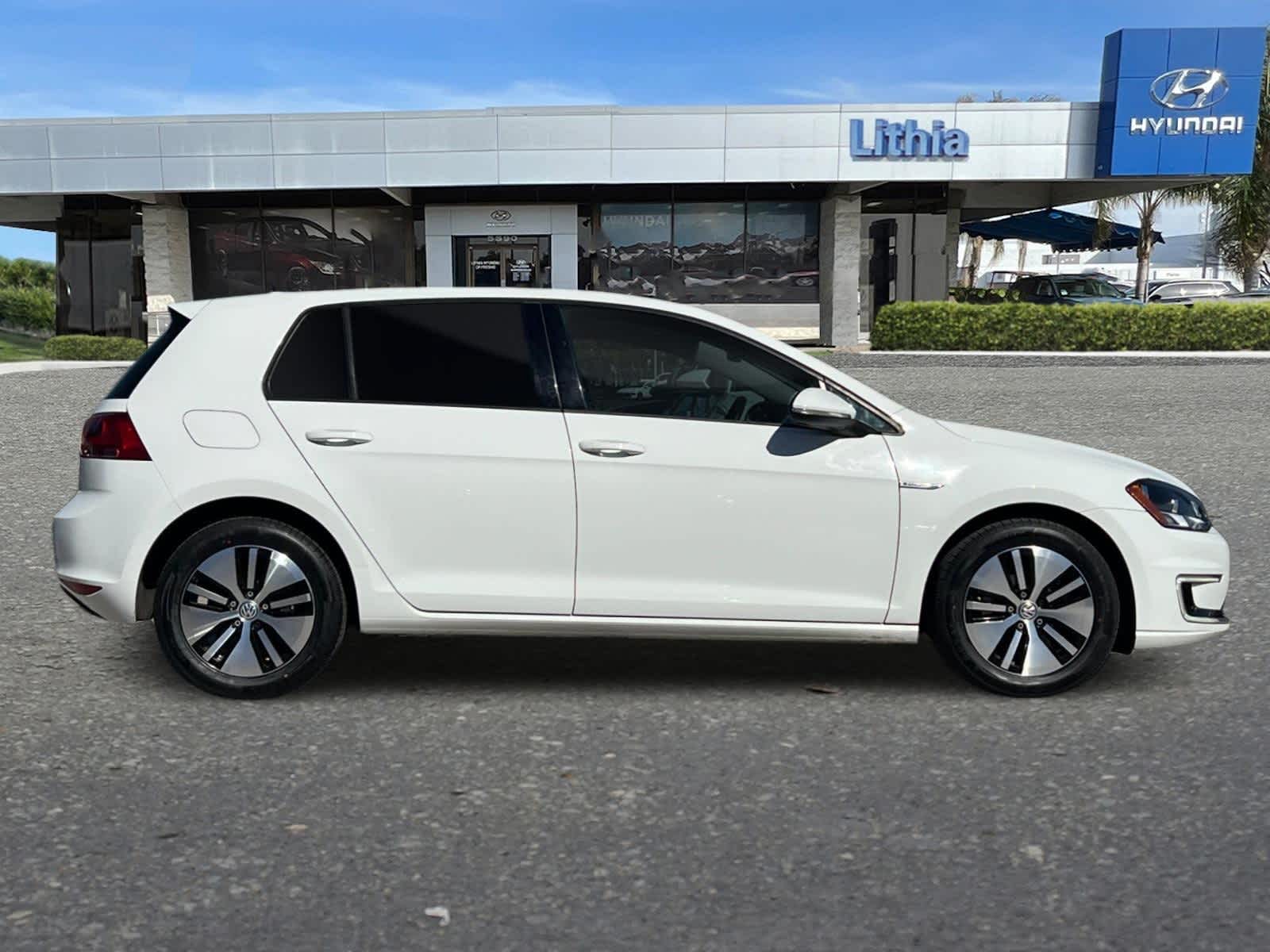 Thumbnail: 2016 Volkswagen e-Golf - 8