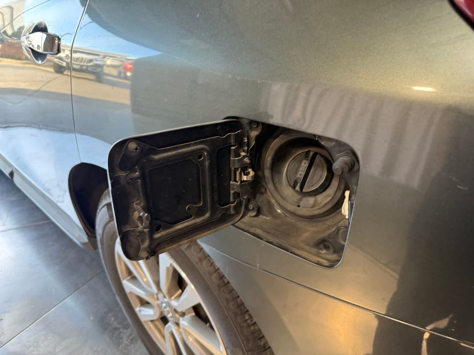 Thumbnail: 2015 Nissan Pathfinder - 14