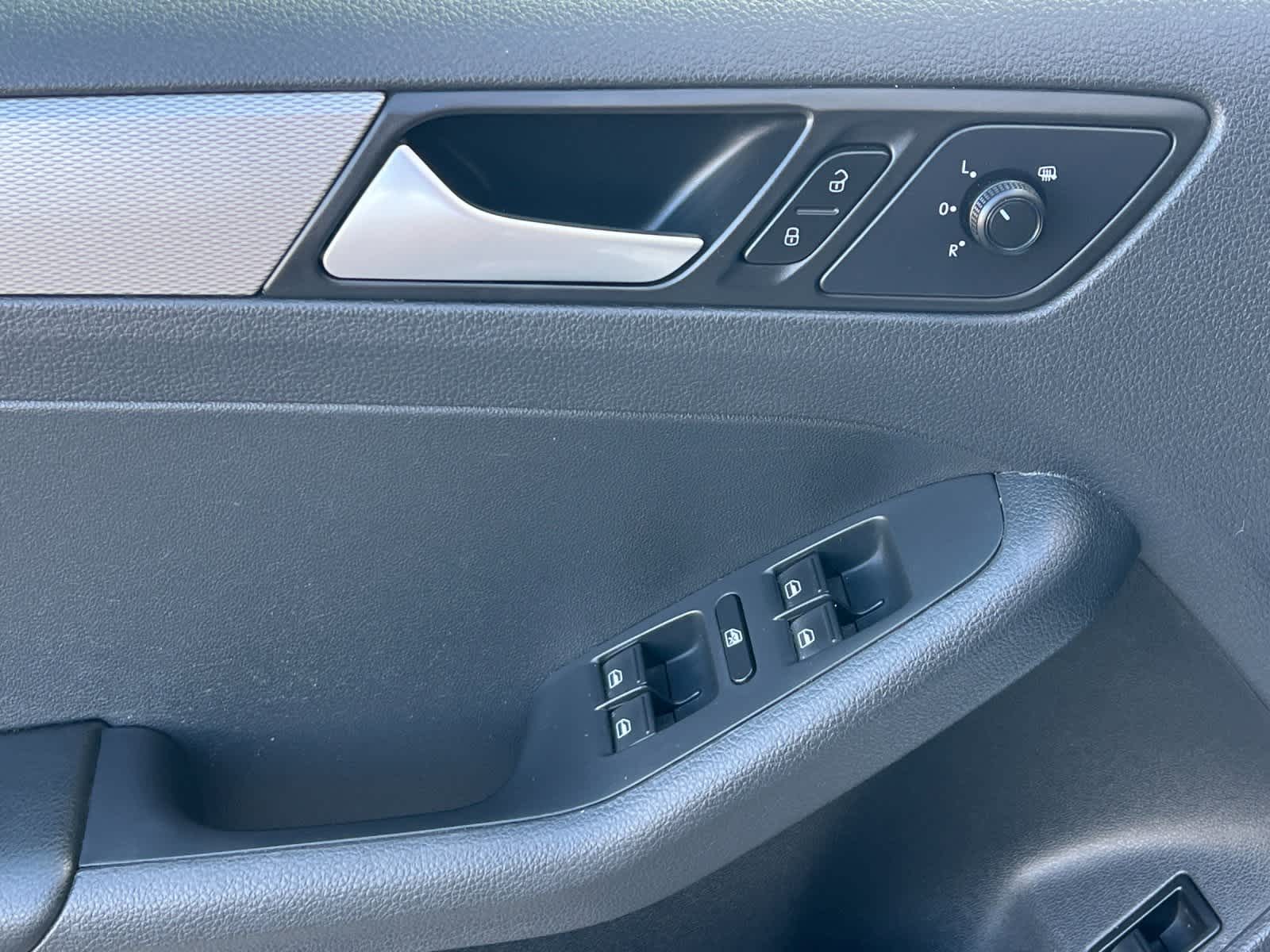 Thumbnail: 2017 Volkswagen Jetta - 13