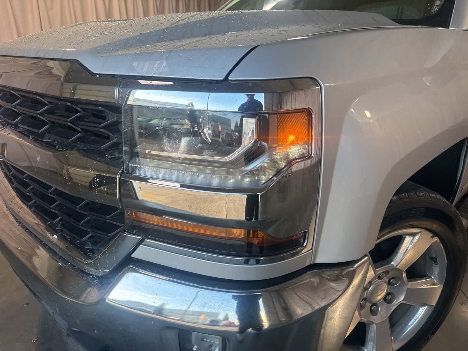 2018 Chevrolet Silverado 1500 LT photo 3