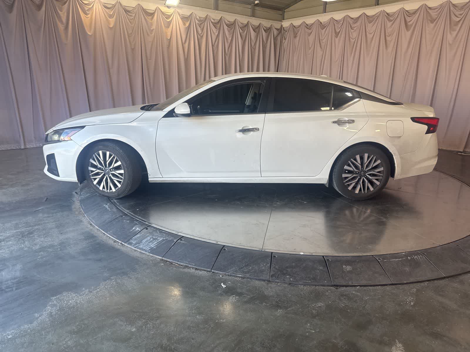 Thumbnail: 2023 Nissan Altima - 8