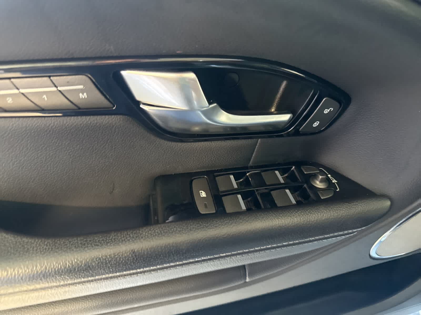 Thumbnail: 2019 Land Rover Range Rover Evoque - 17