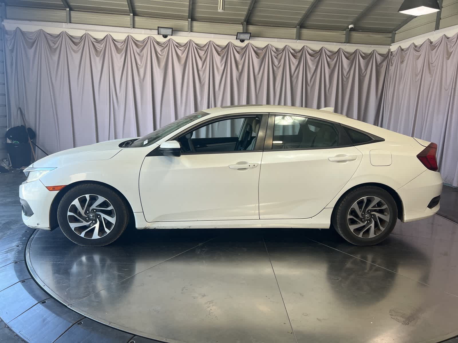 Thumbnail: 2017 Honda Civic - 4