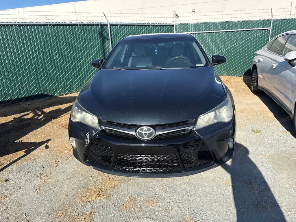Used 2015 Toyota Camry SE Sedan