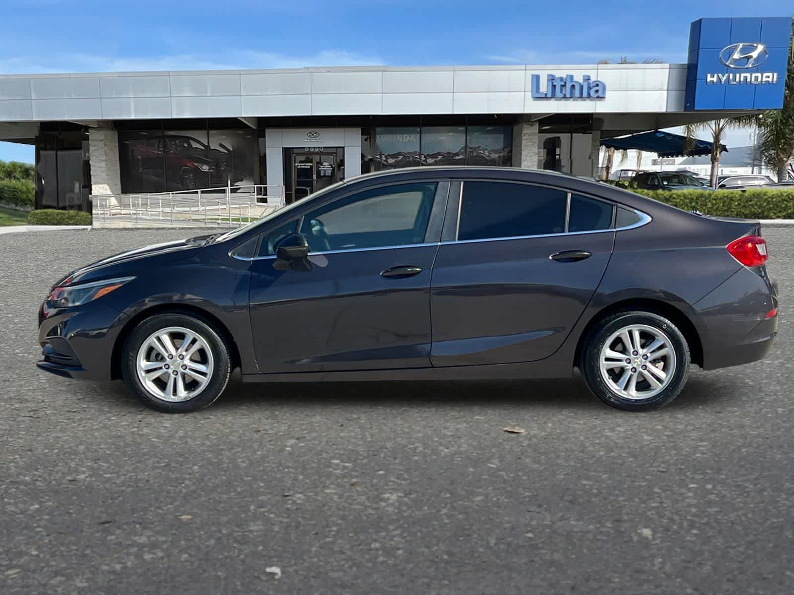 2017 Chevrolet Cruze LT Auto photo 5