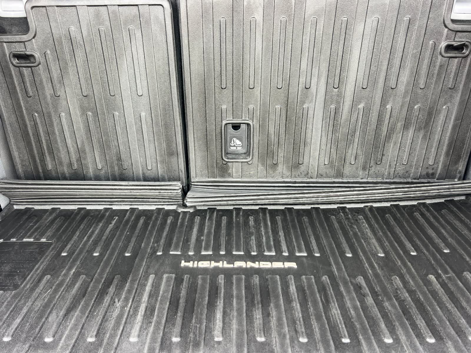 Thumbnail: 2022 Toyota Highlander - 16