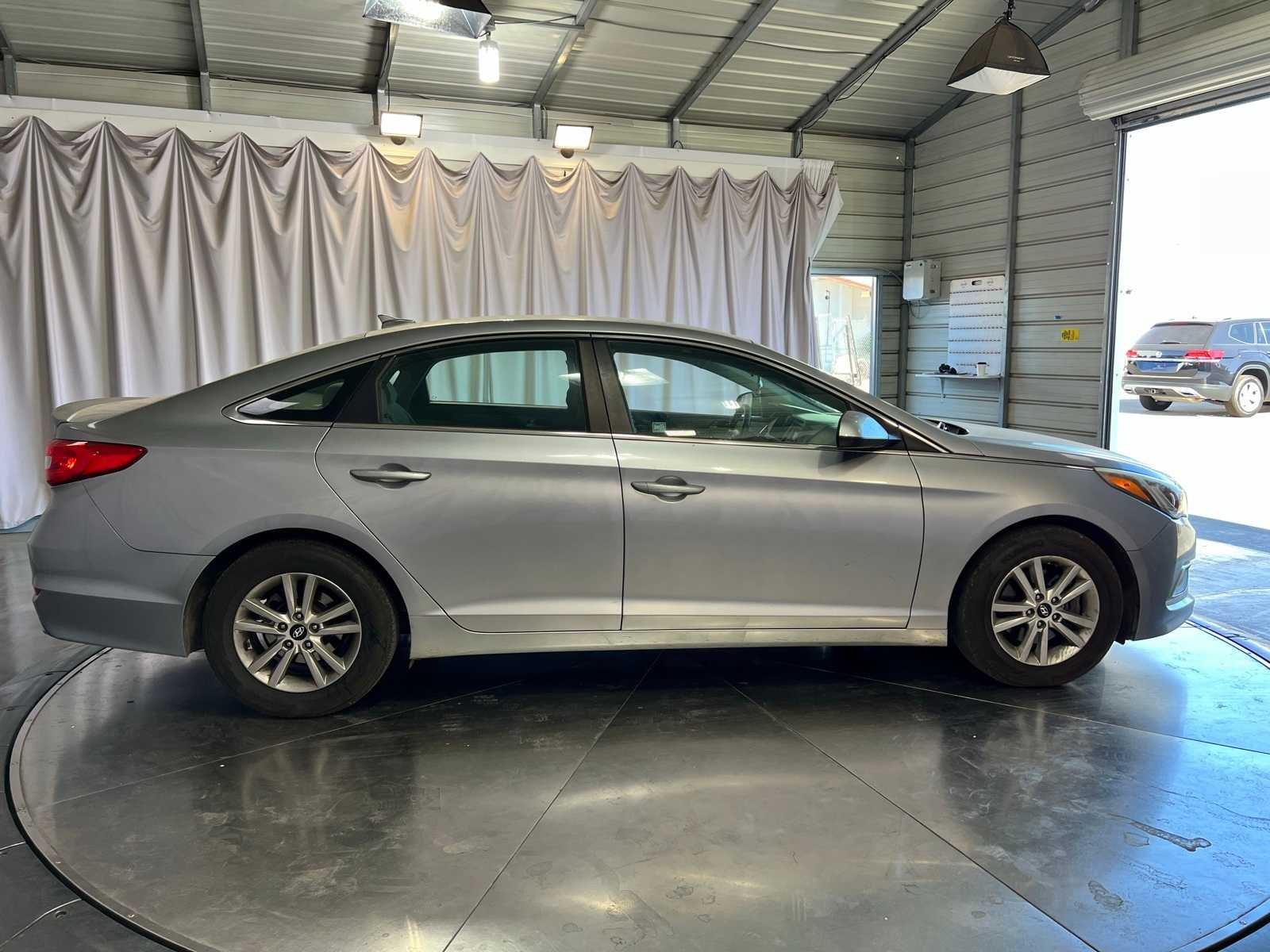 Thumbnail: 2017 Hyundai Sonata - 8