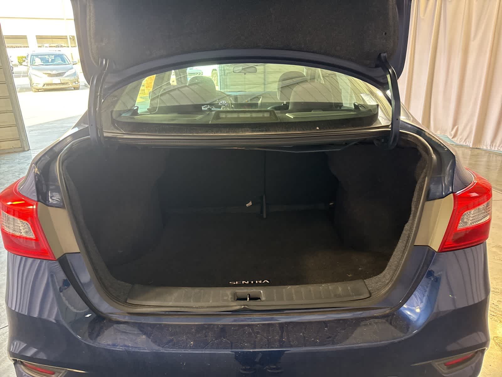 Thumbnail: 2017 Nissan Sentra - 13