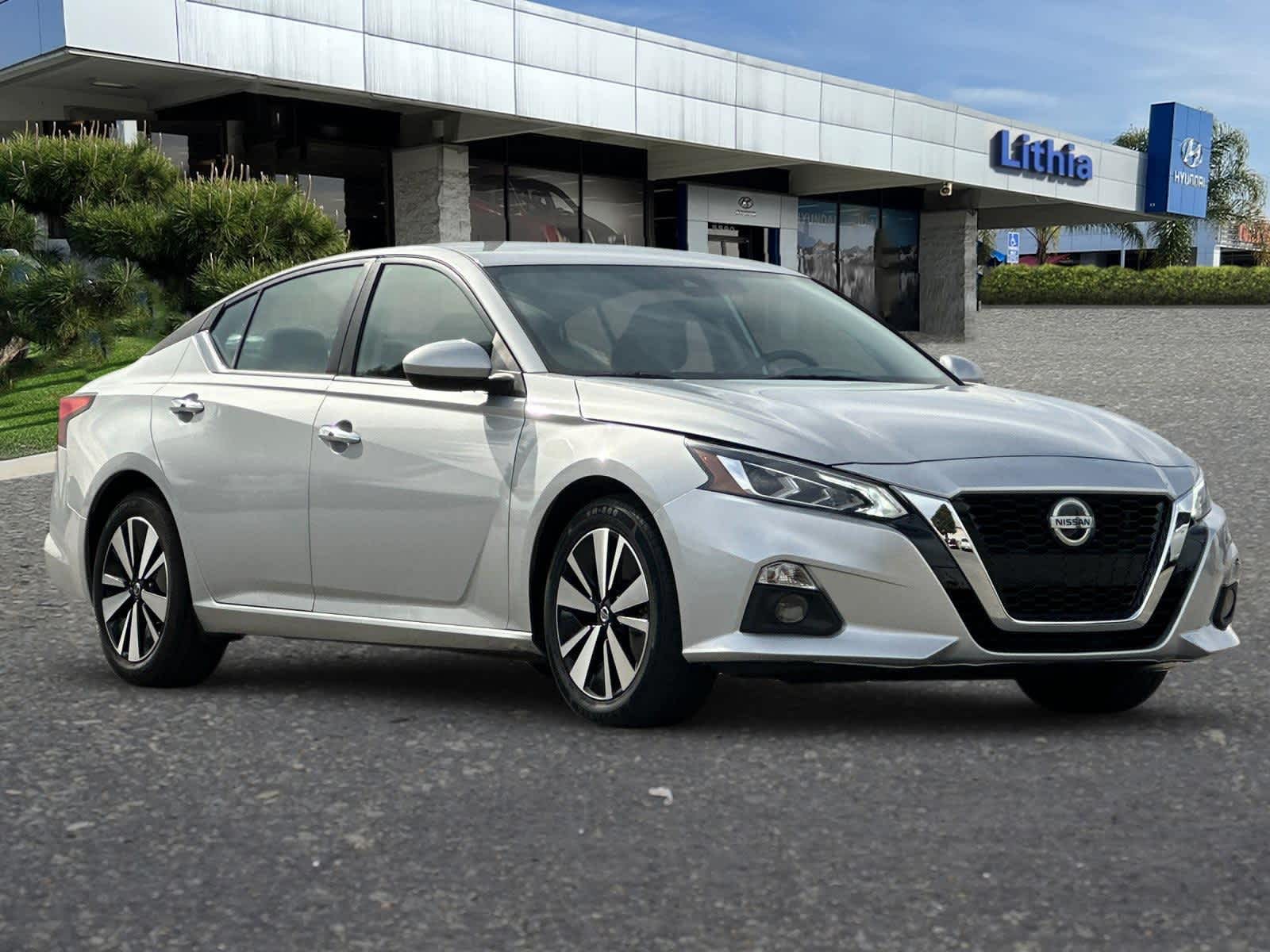 Thumbnail: 2022 Nissan Altima - 9