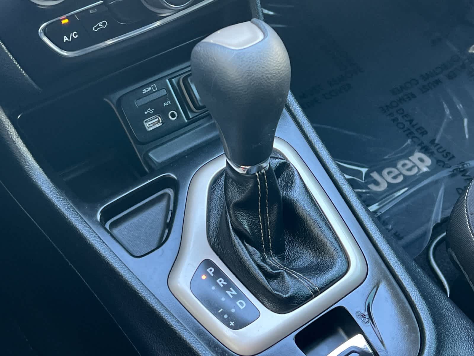 Thumbnail: 2016 Jeep Cherokee - 21