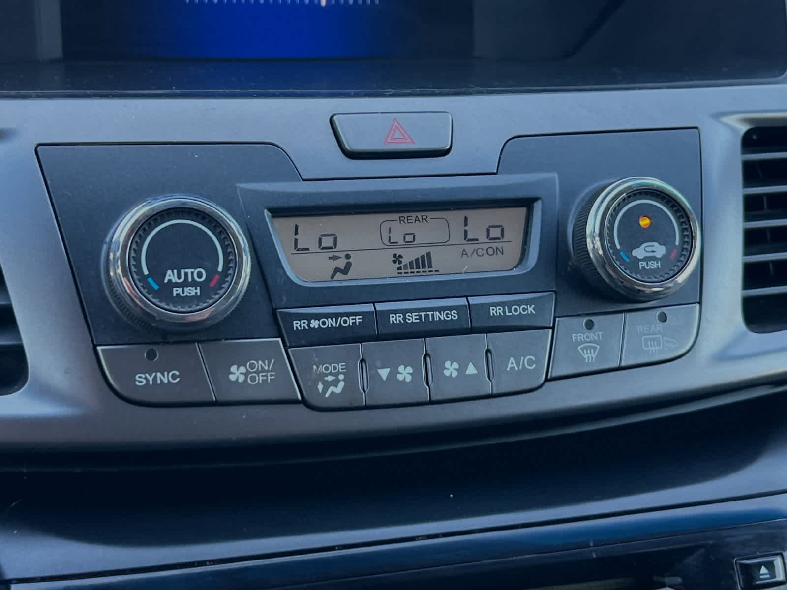 Thumbnail: 2014 Honda Odyssey - 21