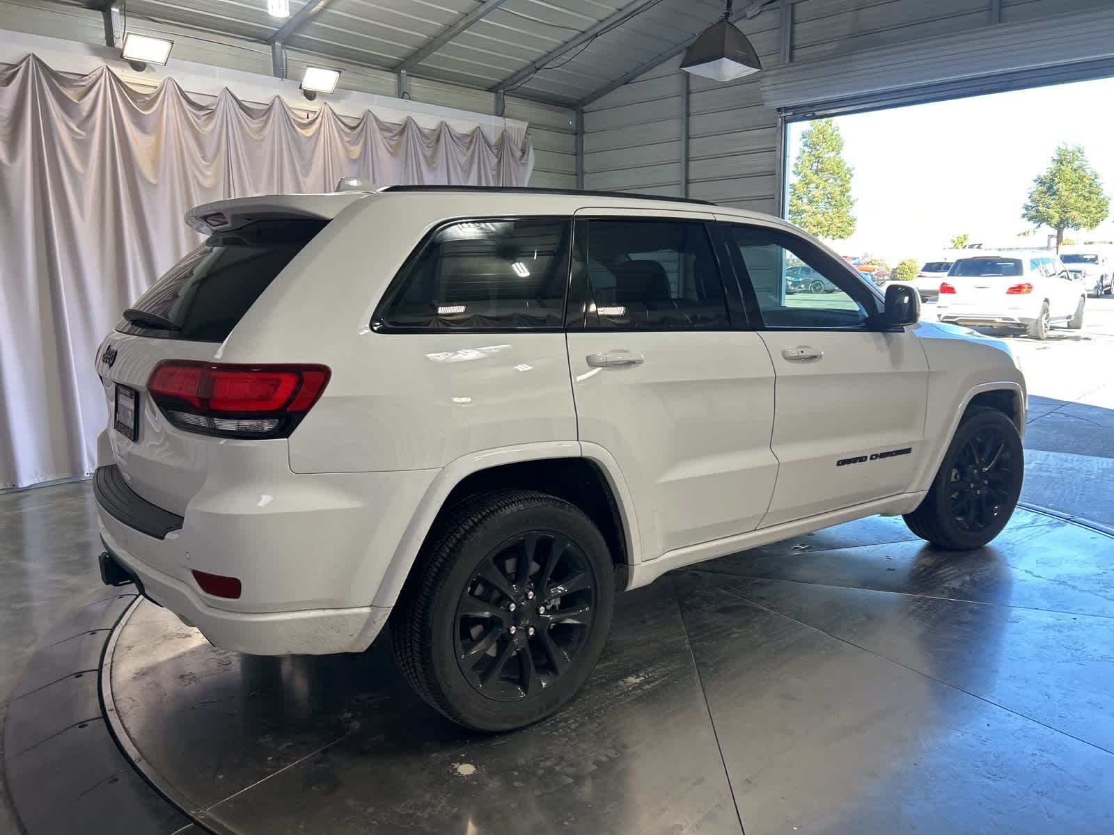 Thumbnail: 2021 Jeep Grand Cherokee - 9