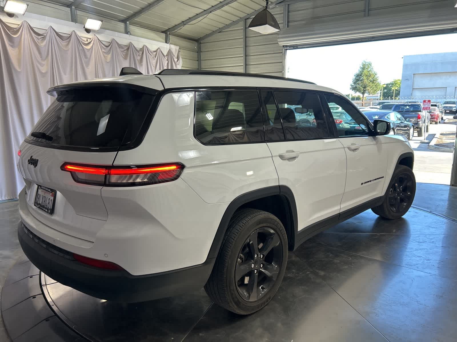 Thumbnail: 2024 Jeep Grand Cherokee L - 10