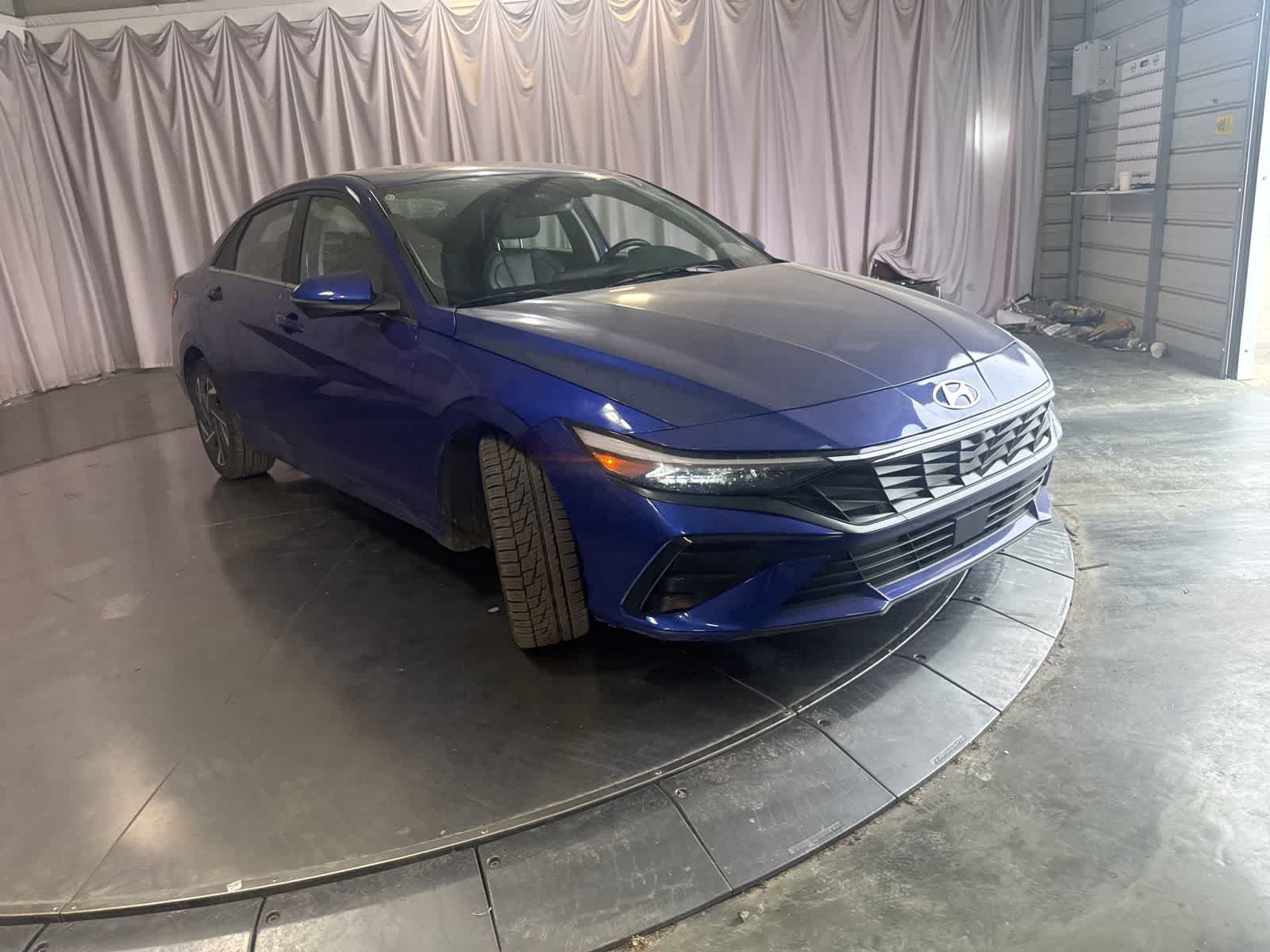 2024 Hyundai Elantra Limited photo 2