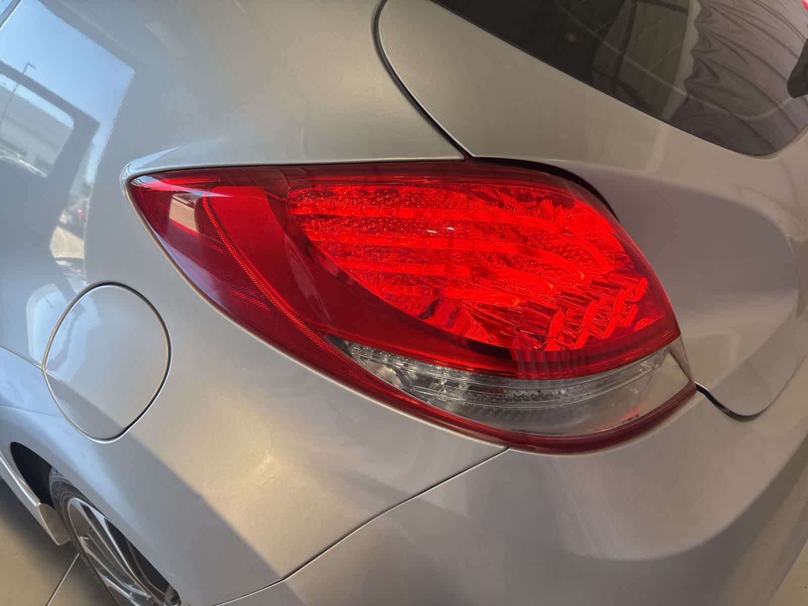Thumbnail: 2016 Hyundai Veloster - 12