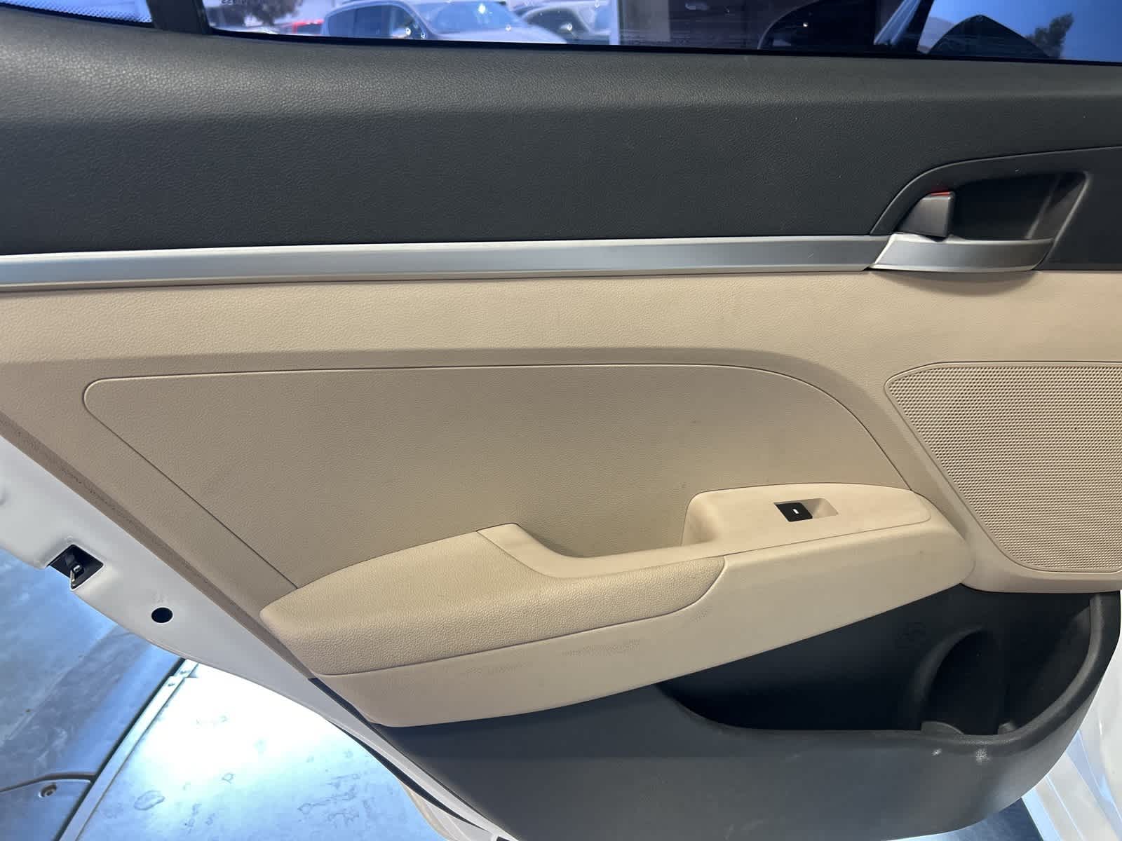 2020 Hyundai Elantra SE 16