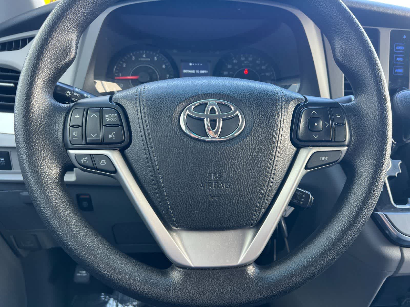 Thumbnail: 2017 Toyota Sienna - 25