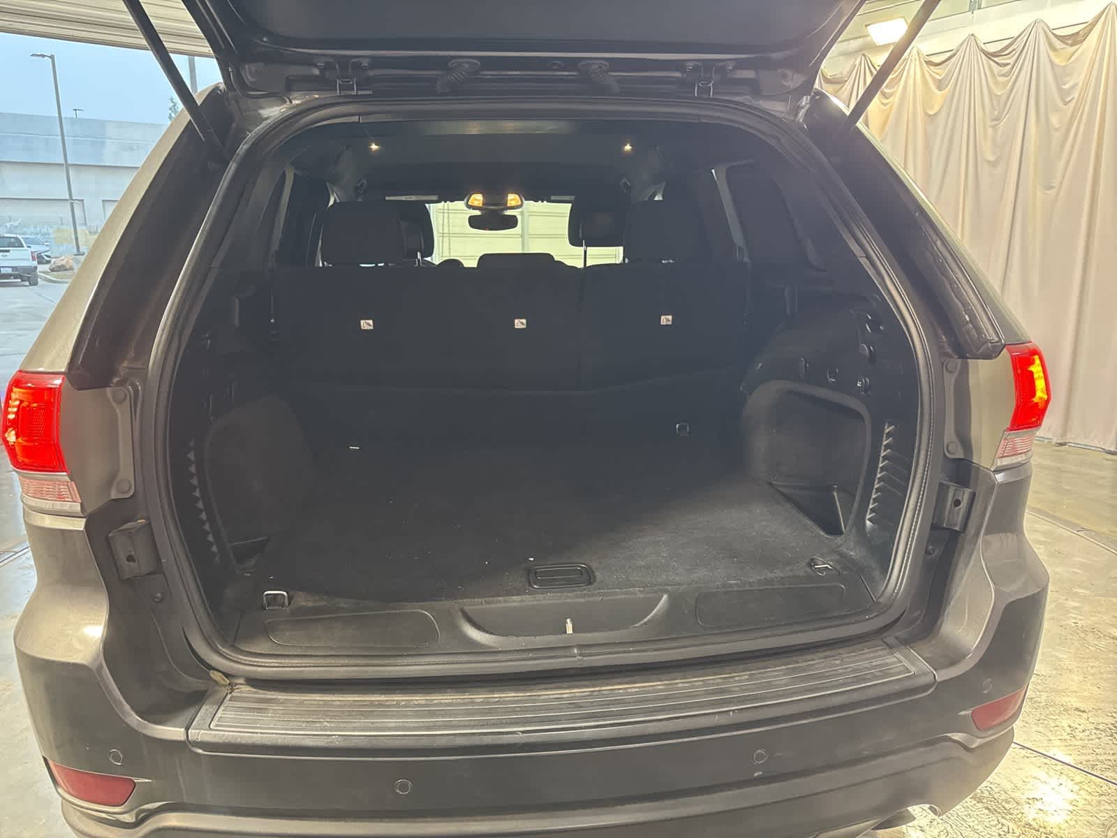 Thumbnail: 2018 Jeep Grand Cherokee - 15