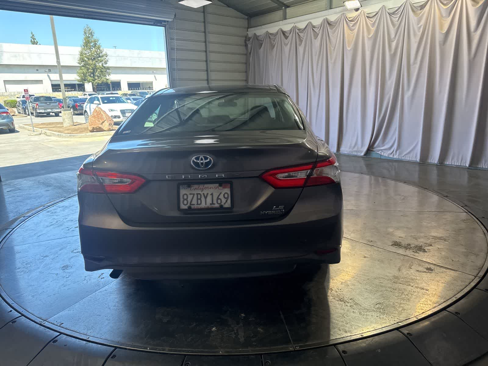 2018 Toyota Camry Hybrid LE photo 4