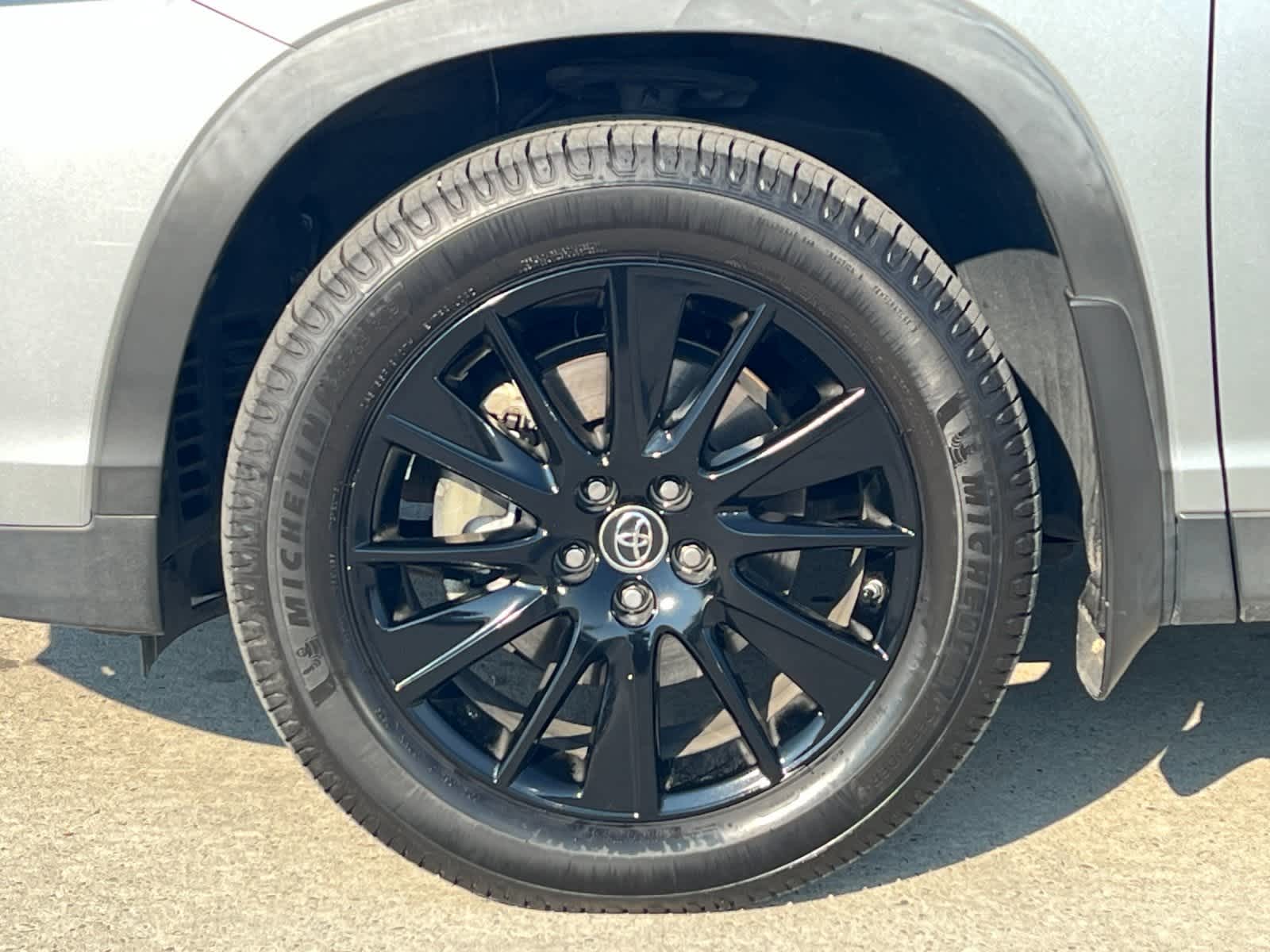 Thumbnail: 2019 Toyota Highlander - 28