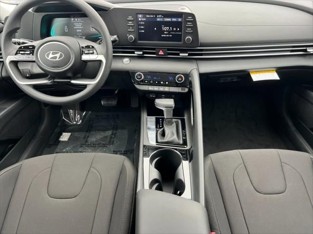2025 Hyundai Elantra Blue 4