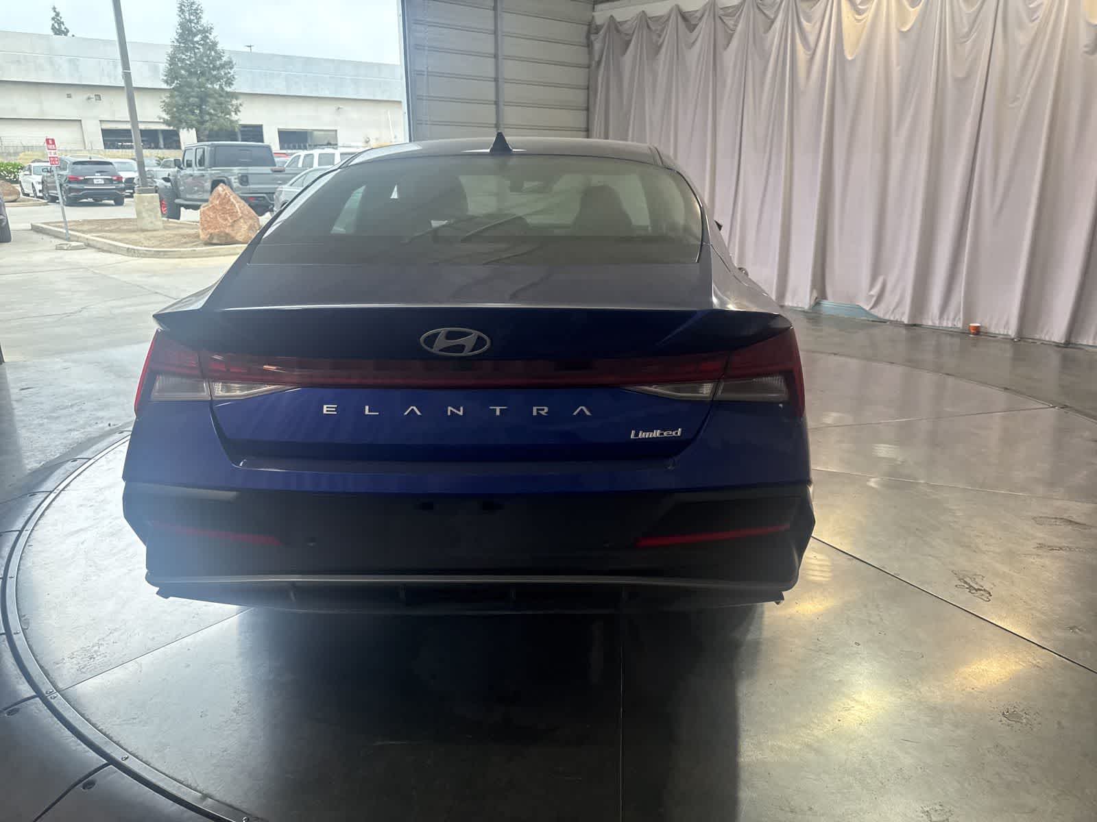2024 Hyundai Elantra Limited photo 5