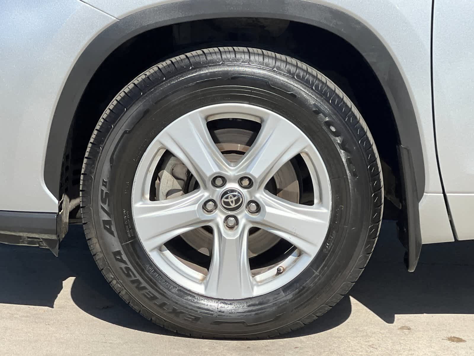 Thumbnail: 2022 Toyota Highlander - 27