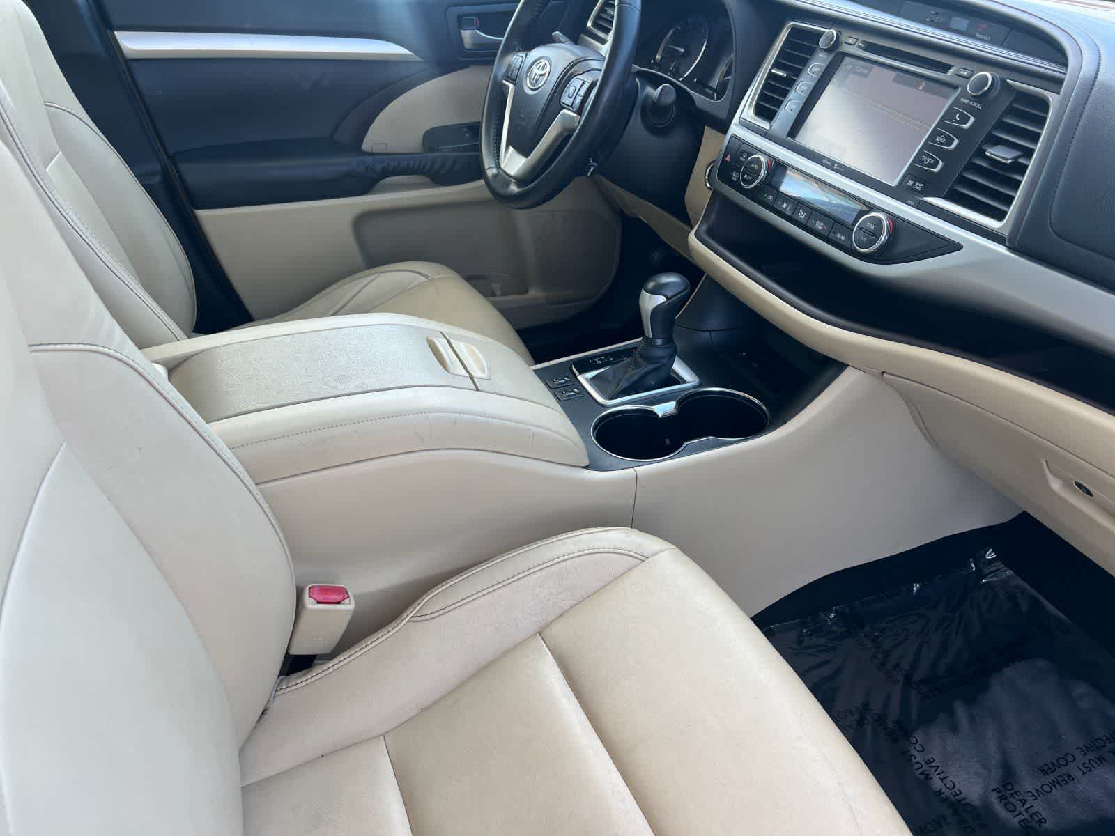 Thumbnail: 2014 Toyota Highlander - 18