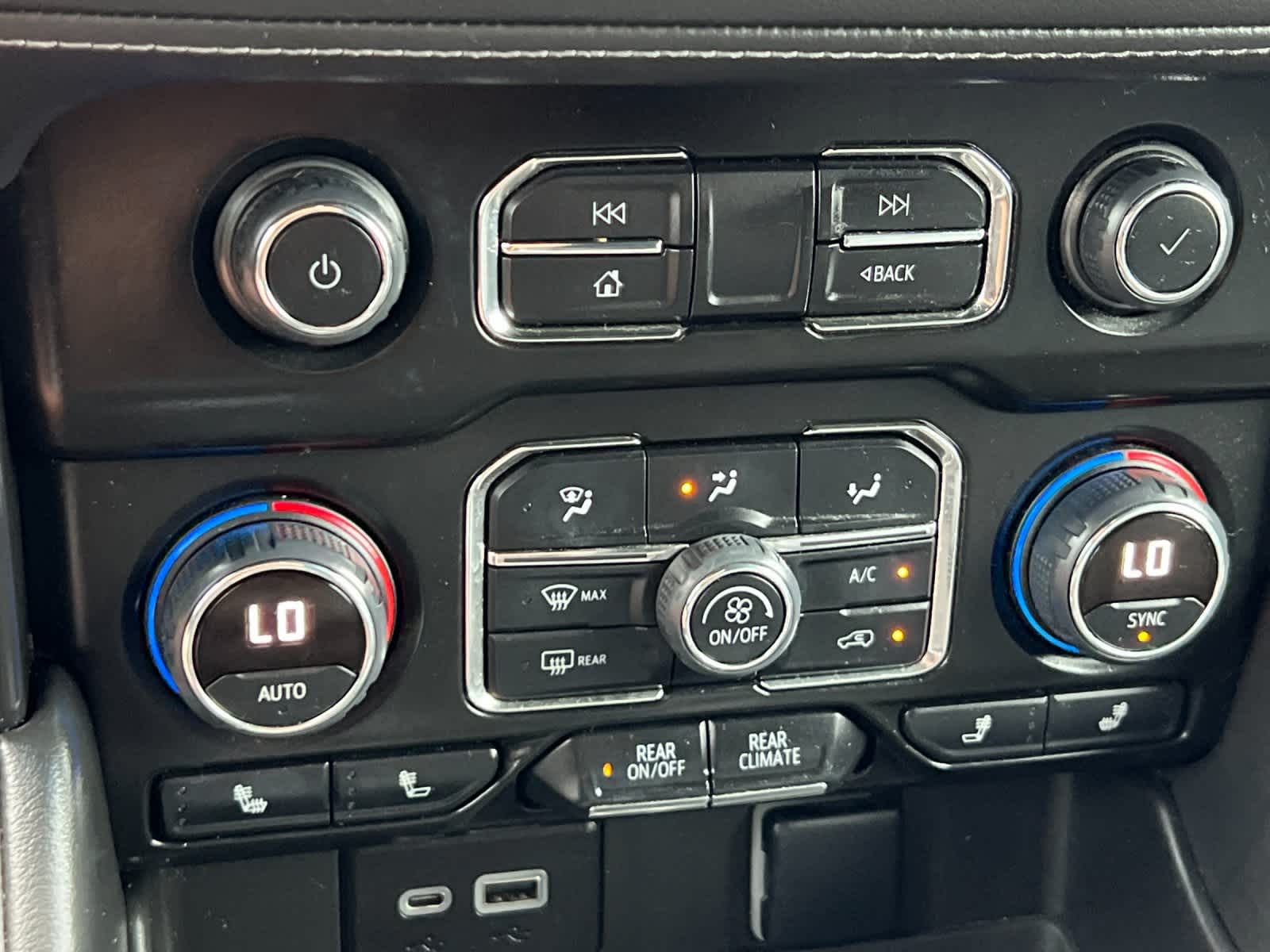 Thumbnail: 2022 Chevrolet Tahoe - 21