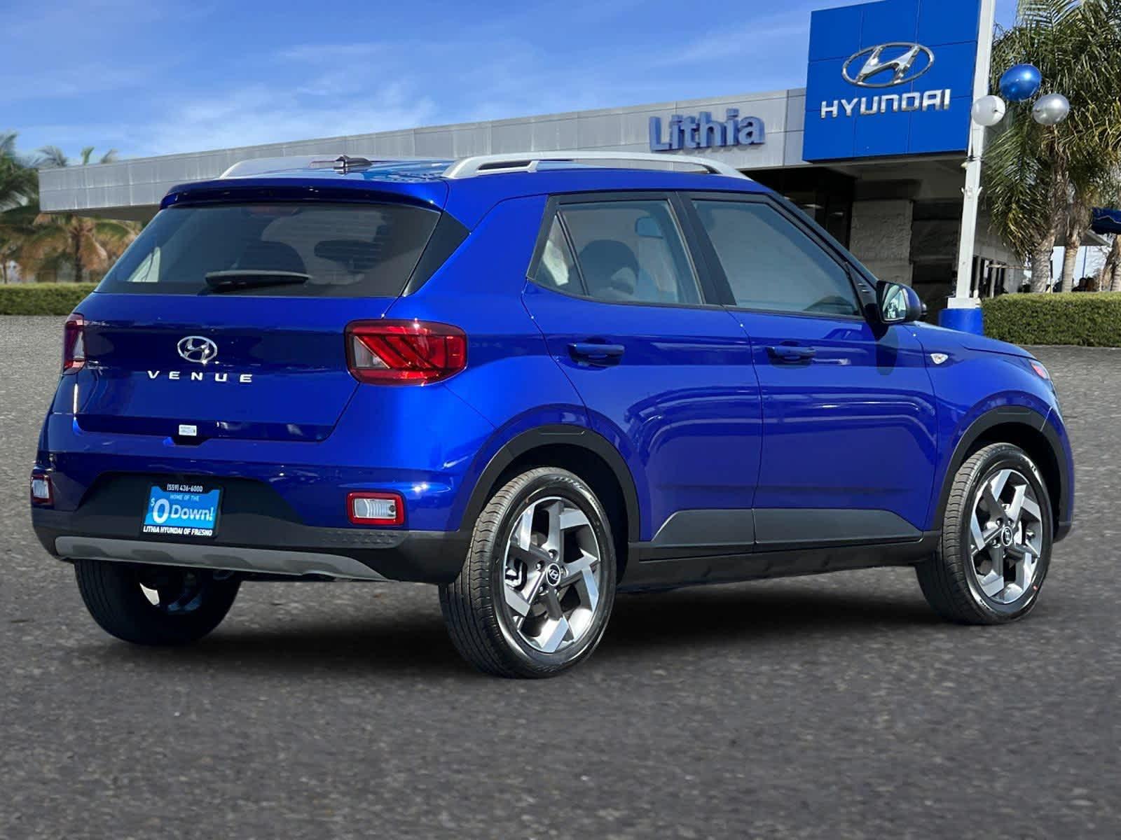 2025 Hyundai Venue SEL photo 2
