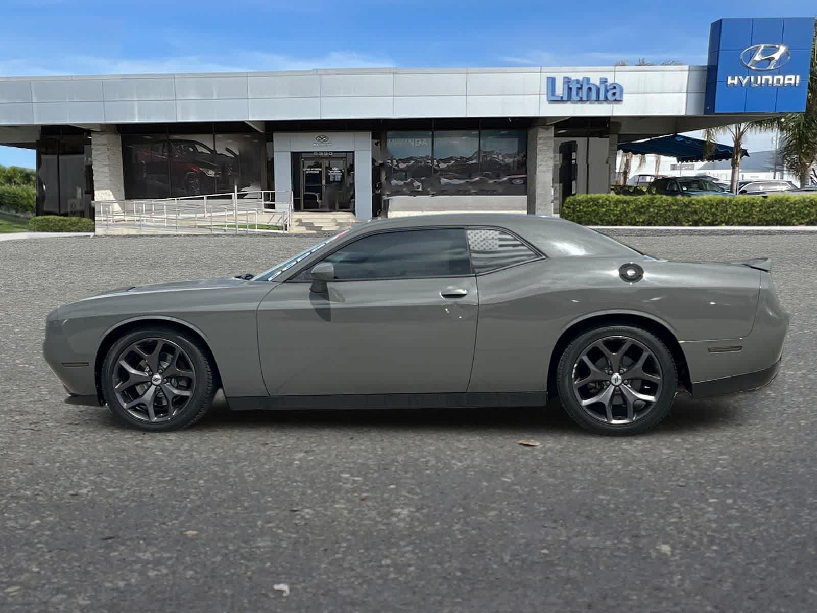 2017 Dodge Challenger SXT photo 5