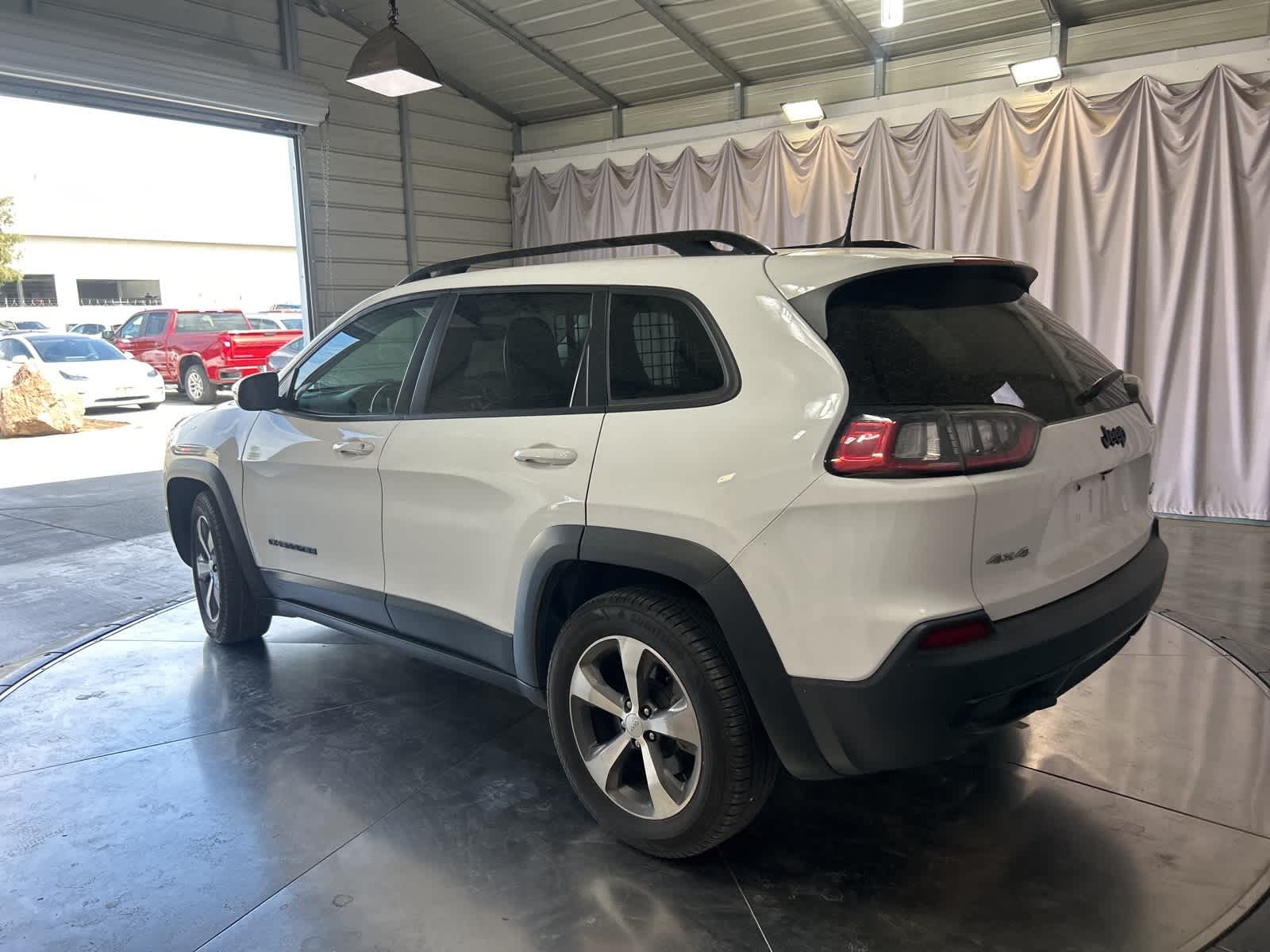 Thumbnail: 2020 Jeep Cherokee - 15