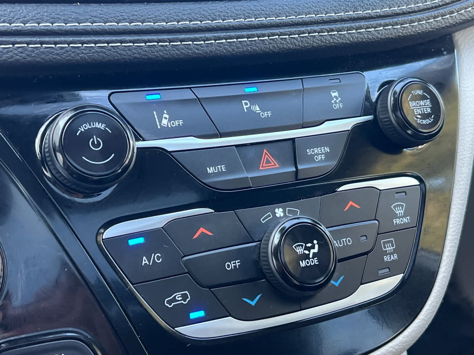 Thumbnail: 2023 Chrysler Pacifica - 22