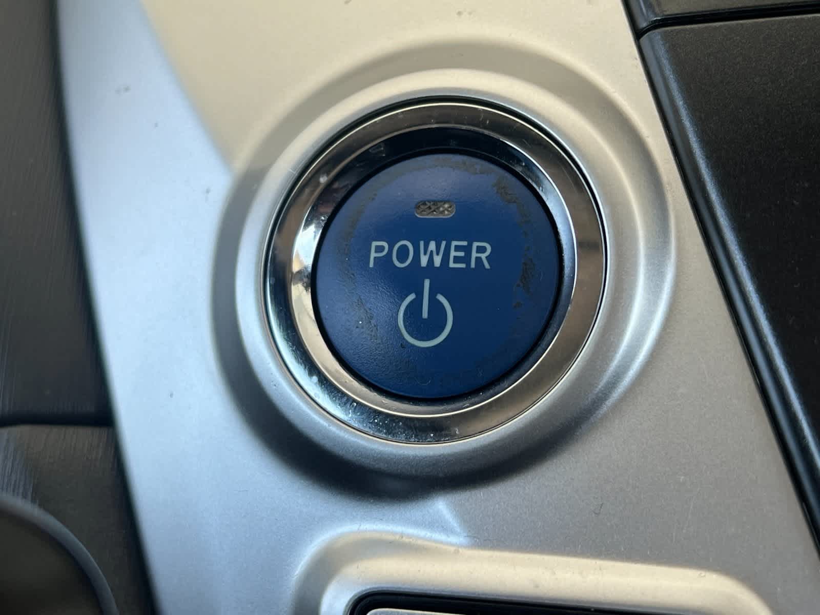 Thumbnail: 2014 Toyota Prius v - 22