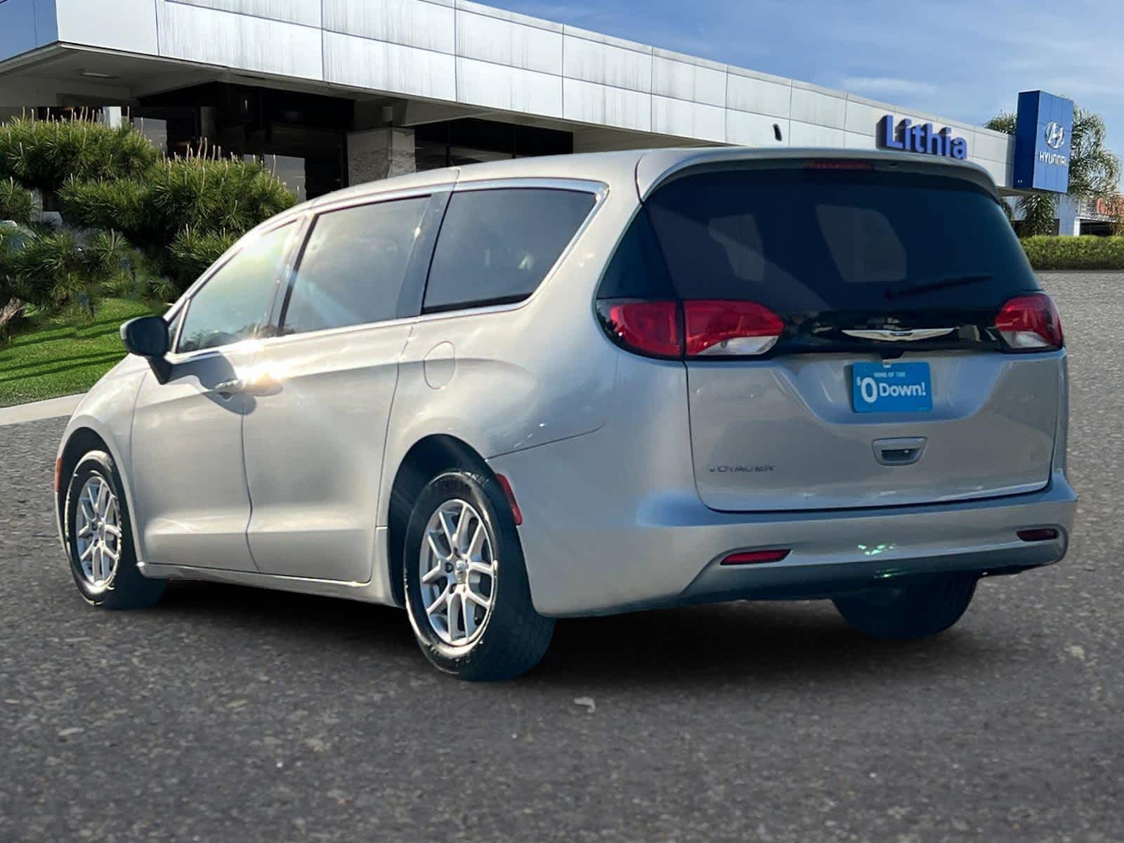 Thumbnail: 2023 Chrysler Voyager - 6