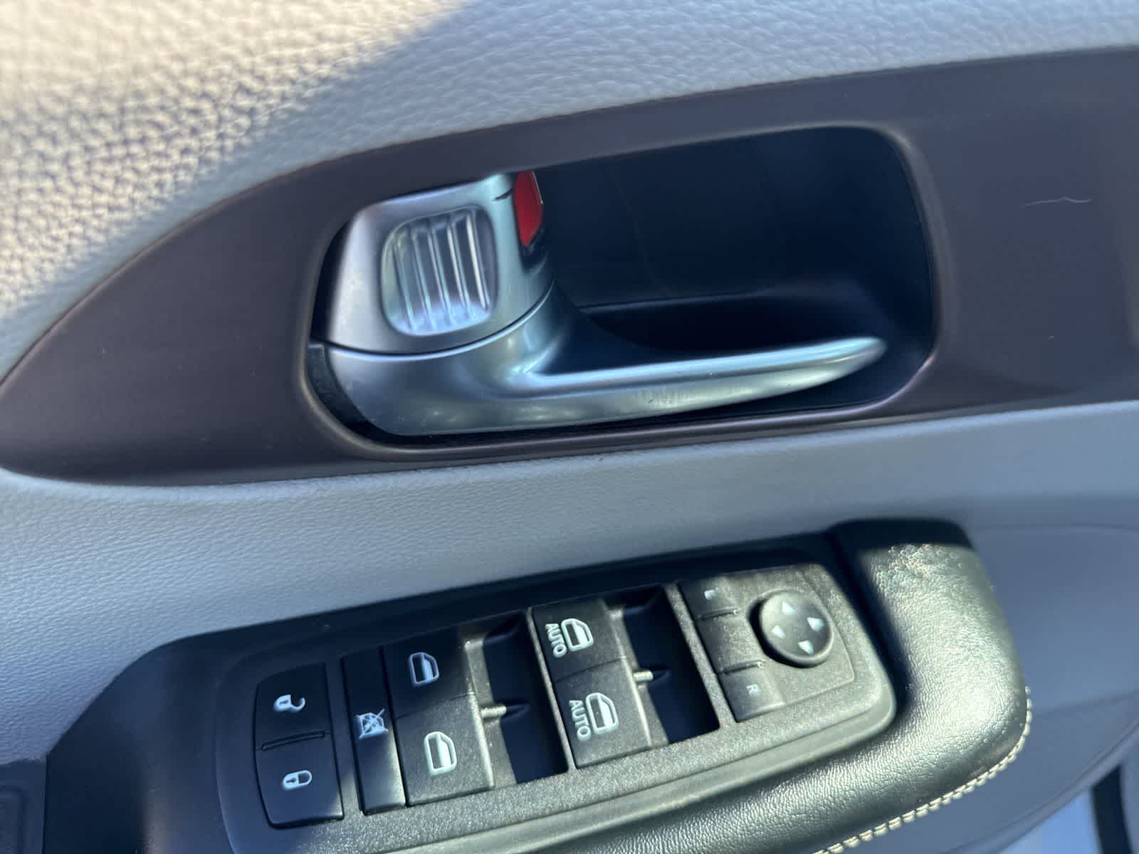 Thumbnail: 2023 Chrysler Voyager - 17