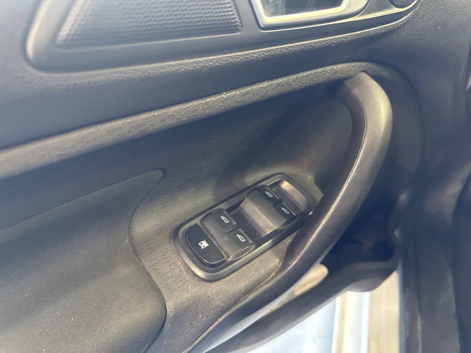 Thumbnail: 2016 Ford Fiesta - 17
