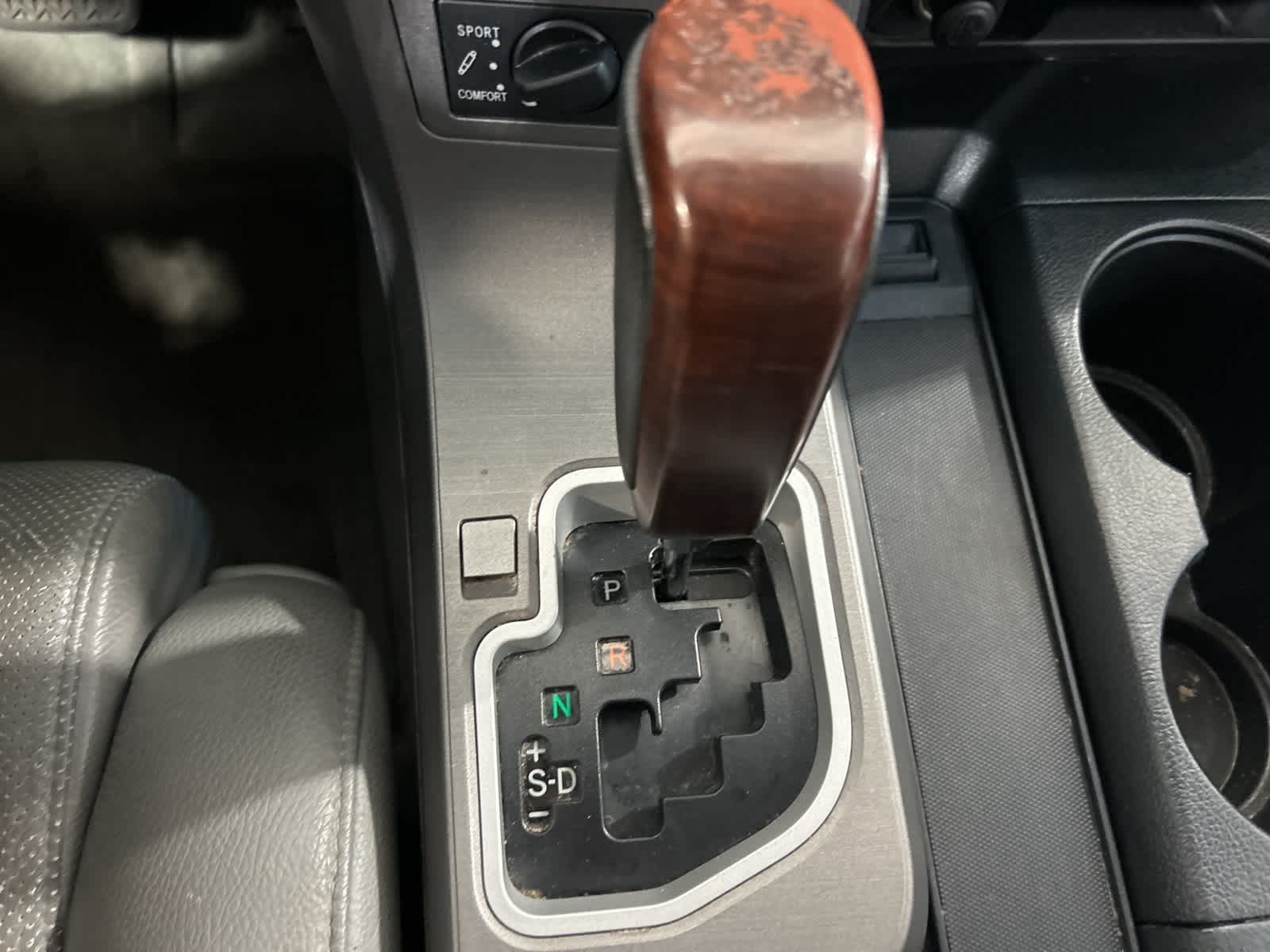 2011 Toyota Sequoia Platinum 26