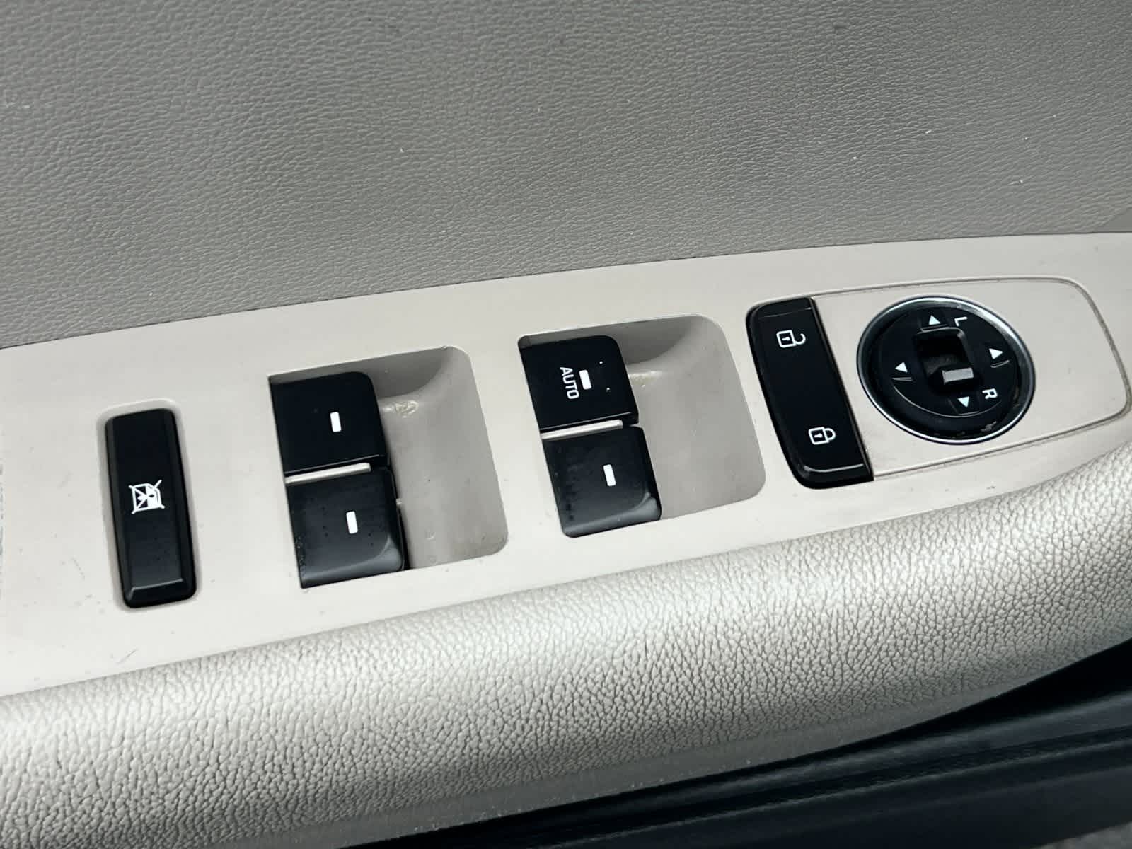 Thumbnail: 2016 Hyundai Sonata - 13