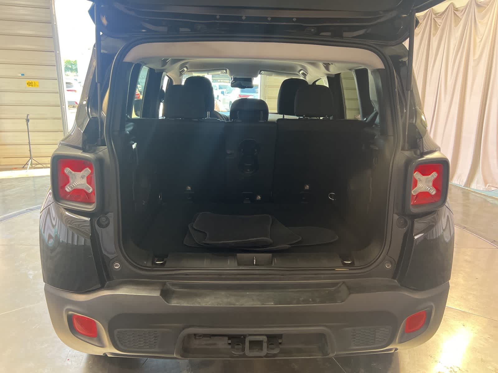 Thumbnail: 2018 Jeep Renegade - 15