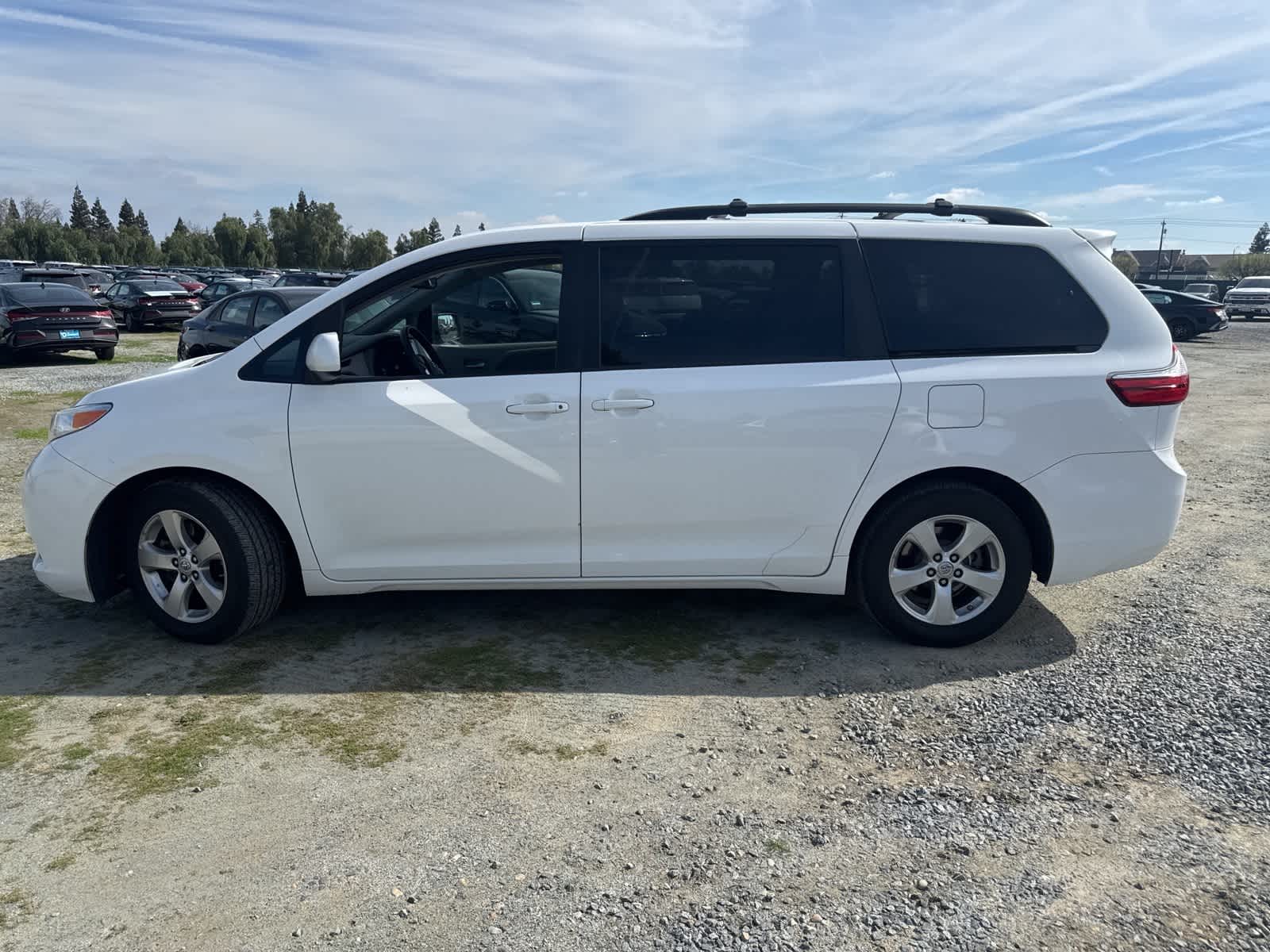 Thumbnail: 2017 Toyota Sienna - 7