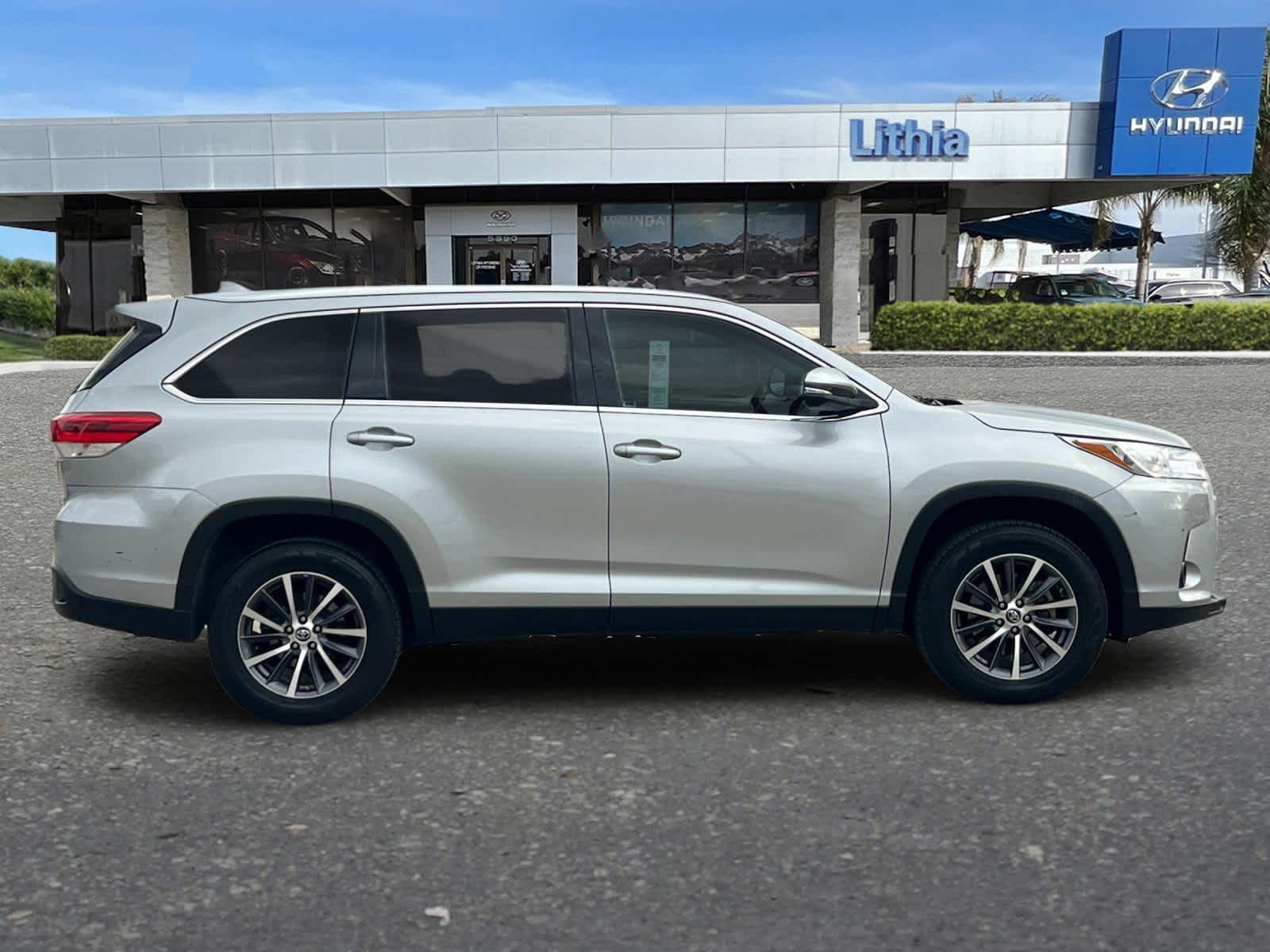 Thumbnail: 2019 Toyota Highlander - 8
