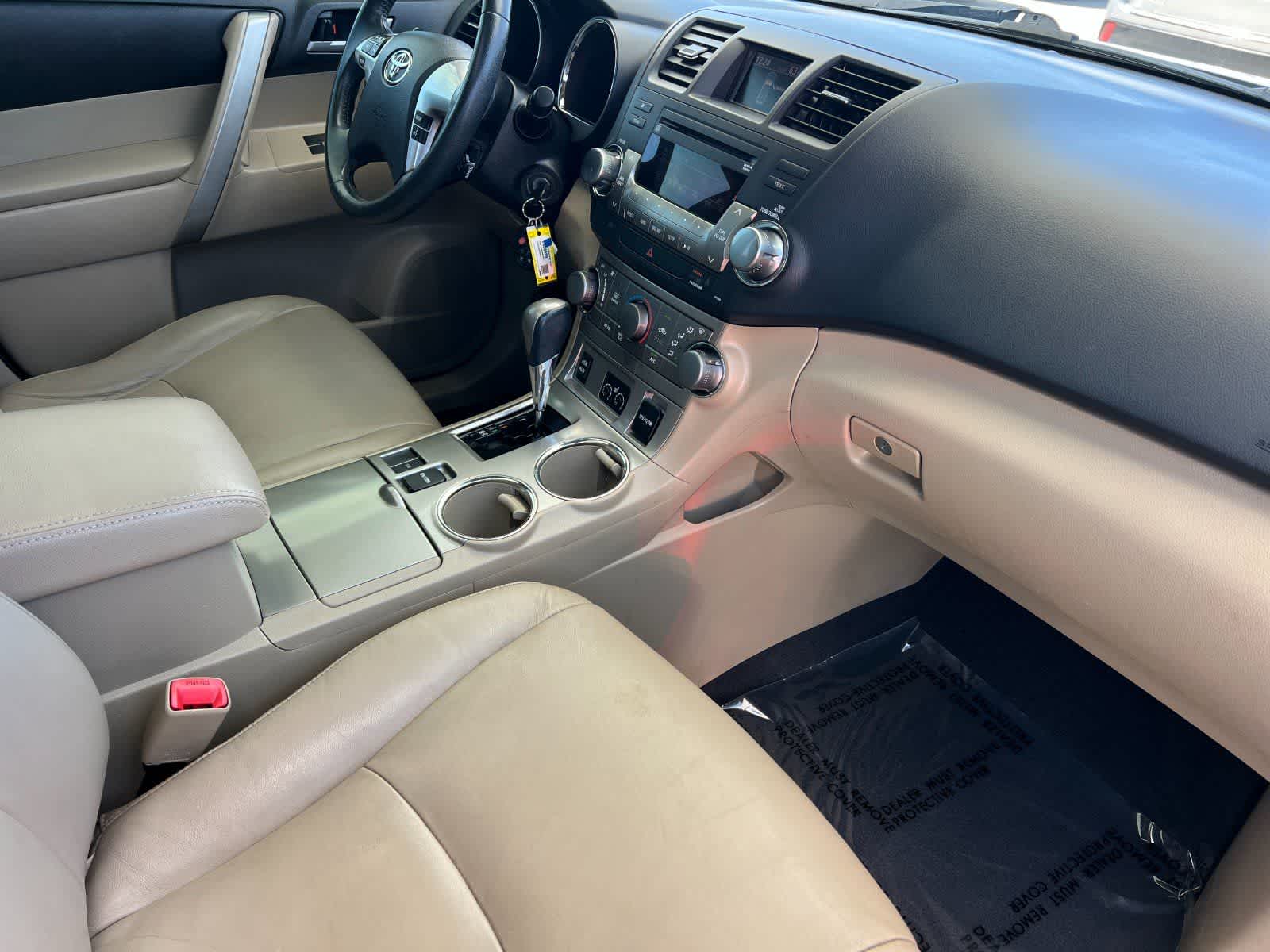 Thumbnail: 2012 Toyota Highlander - 16